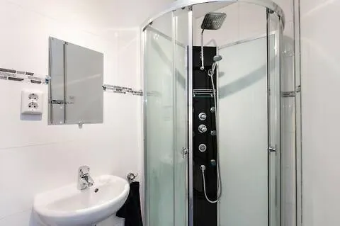 Konukevi Crown Guesthouse Amsterdam