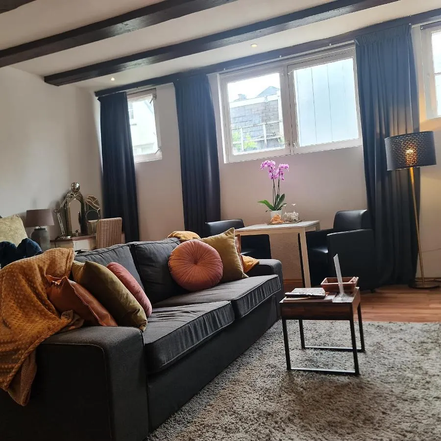 Konukevi Crown Guesthouse Amsterdam